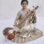 जीवन एक संगीत है।