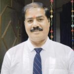 लेकर हाथ कनक पिचकारी