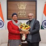 महामहिम से जगद्गुरुनिम्बार्काचार्य की भेंट—अमेठी के आध्यात्मिक विकास पुरुष।