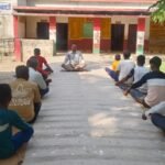 उच्च प्राथमिक विद्यालय बाधी के प्रधानाध्यापक सुनील कुमार खुराना ने विद्यालय में कराया योग